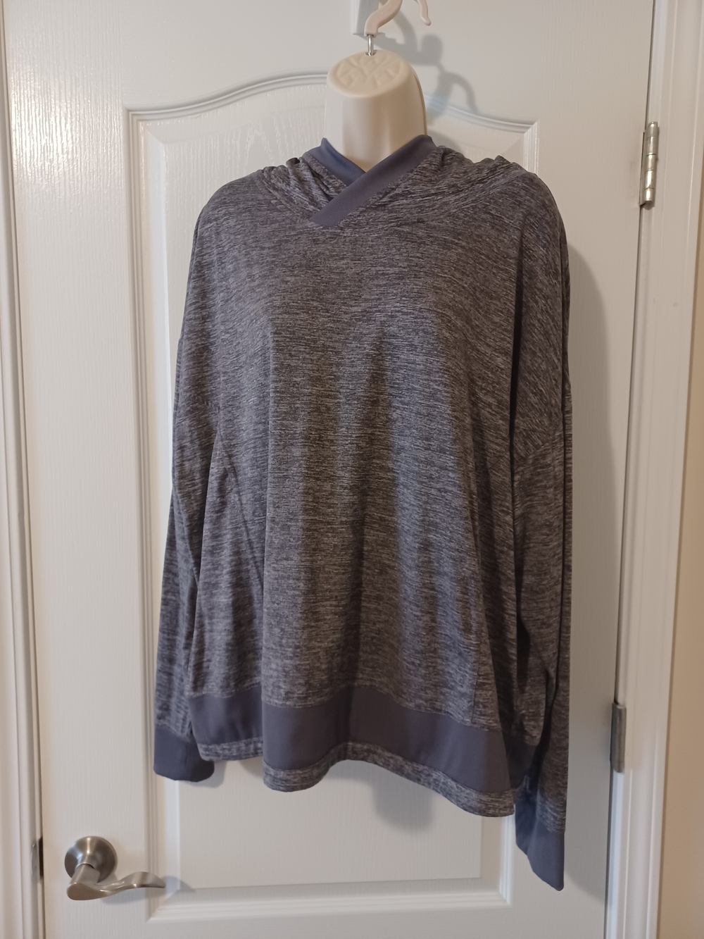 Mondetta Women's Heathered Gray Hooded Pullover